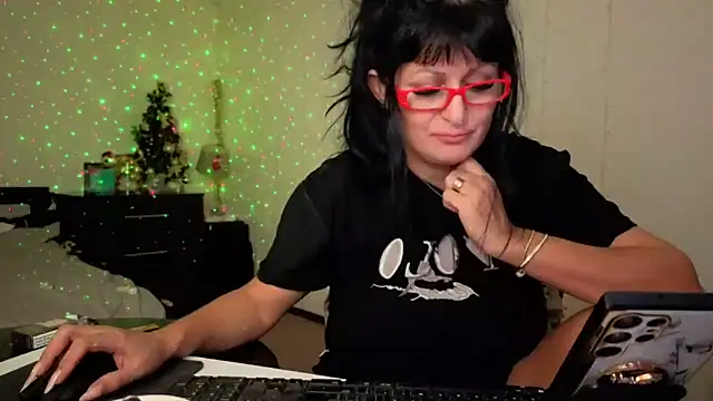 YourDreamLoverr online show from December 2025 12:18:02 AM