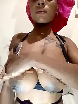 Snapshot of BarbieDoll_03 chatting on October 2025 10:18:01 PM BarbieDoll 03 online show from October 2025 10:18:01 PM