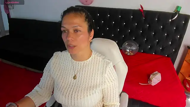 Snapshot of Aliciia_cute1 chatting on May 2026 07:33:01 PM Aliciia cute1 online show from May 2026 07:33:01 PM