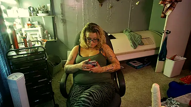 Lisalovely6981 online show from February 2025 08:16:02 PM