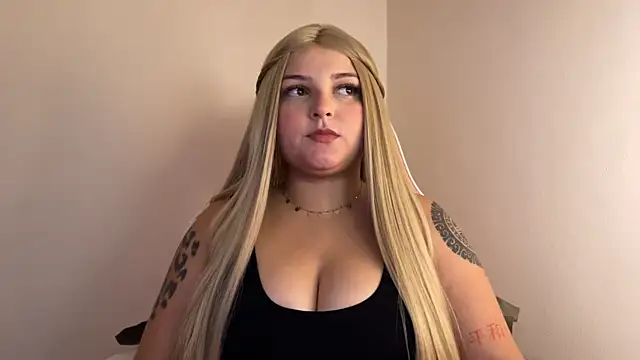 Snapshot of SweetPaige_ chatting on January 2025 09:41:02 PM SweetPaige online show from January 2025 09:41:02 PM