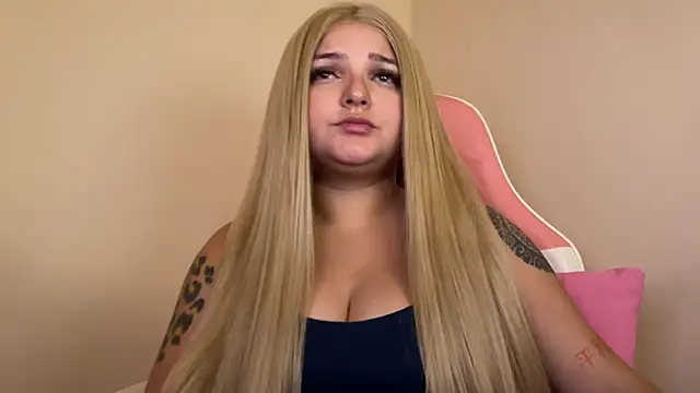 Snapshot of SweetPaige_ chatting on January 2025 08:11:01 PM SweetPaige online show from January 2025 08:11:01 PM