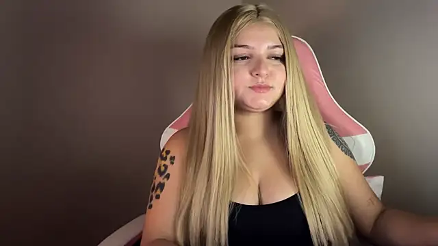 Snapshot of SweetPaige_ chatting on January 2025 10:08:02 PM SweetPaige online show from January 2025 10:08:02 PM