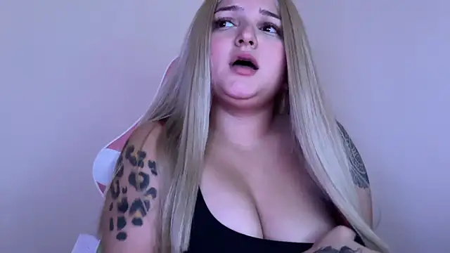 Snapshot of SweetPaige_ chatting on January 2025 08:49:02 PM SweetPaige online show from January 2025 08:49:02 PM