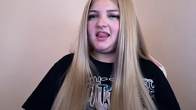 Snapshot of SweetPaige_ chatting on February 2025 07:34:01 PM SweetPaige online show from February 2025 07:34:01 PM
