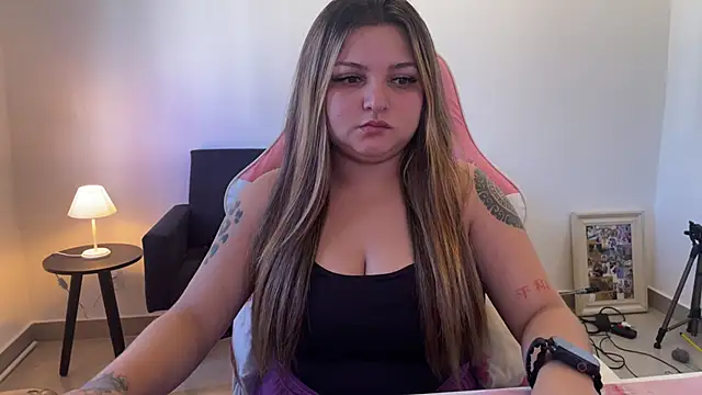 Snapshot of SweetPaige_ chatting on April 2026 05:03:01 PM SweetPaige online show from April 2026 05:03:01 PM
