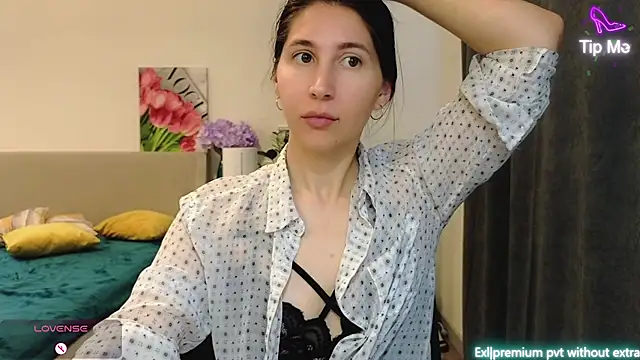 Snapshot of marrycolins chatting on May 2026 03:03:02 AM marrycolins online show from May 2026 03:03:02 AM