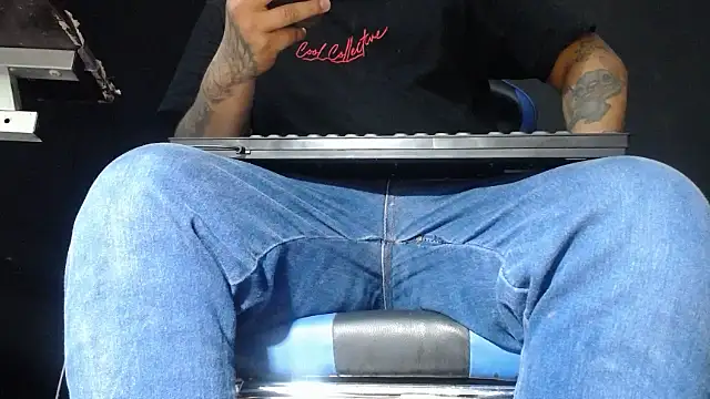 Snapshot of DickMasterfindom chatting on June 2026 06:31:01 AM DickMasterfindom online show from June 2026 06:31:01 AM
