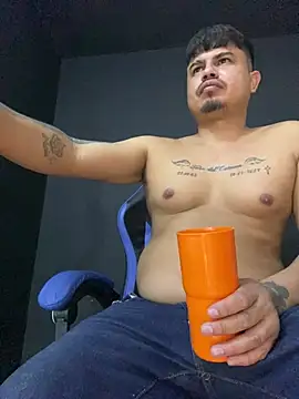 Snapshot of DickMasterfindom chatting on June 2026 06:03:01 PM DickMasterfindom online show from June 2026 06:03:01 PM