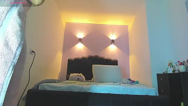 Sofia Clauss  online show from March 2026 04:34:02 AM