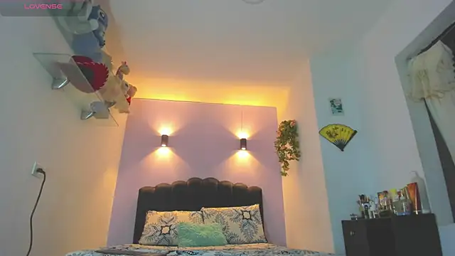 Sofia Clauss  online show from June 2026 10:15:01 AM