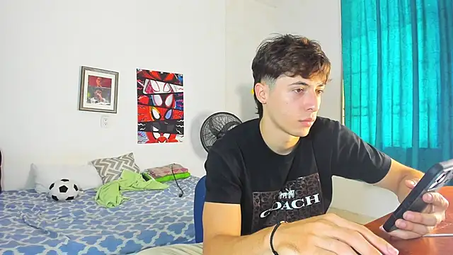 Snapshot of AlessandroDybala chatting on June 2026 02:04:01 PM AlessandroDybala online show from June 2026 02:04:01 PM