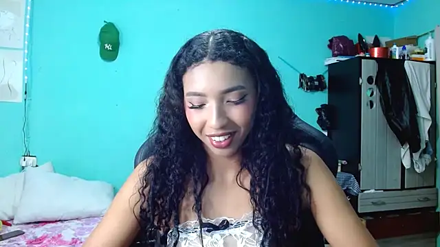 Snapshot of sensitive_brunette chatting on April 2026 11:40:01 PM sensitive brunette online show from April 2026 11:40:01 PM