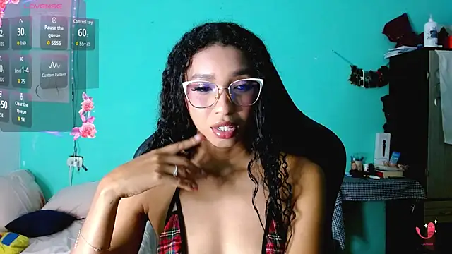 Snapshot of sensitive_brunette chatting on June 2026 12:15:02 AM sensitive brunette online show from June 2026 12:15:02 AM