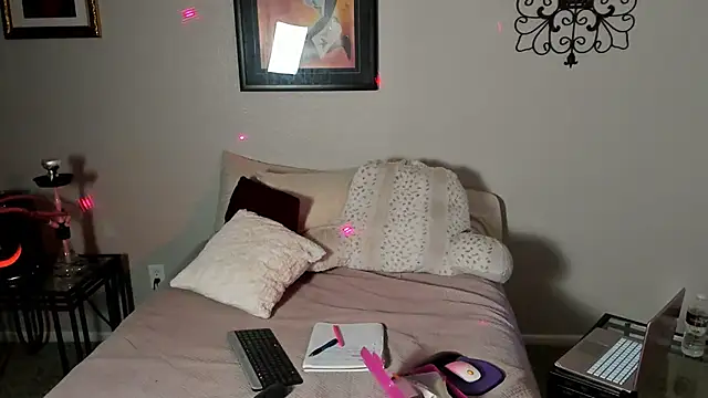 yiauana online show from February 2025 10:18:01 AM