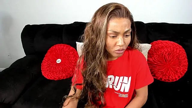 yiauana online show from February 2025 09:12:01 PM