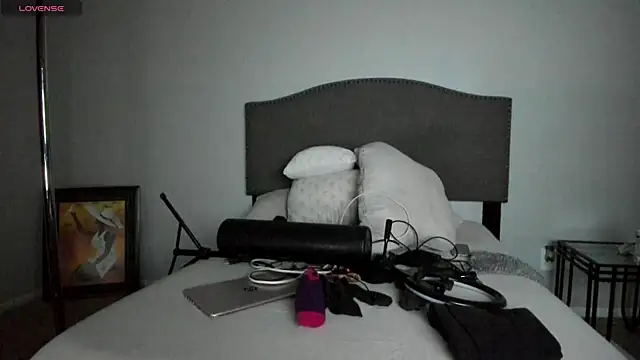 yiauana online show from October 2025 04:51:02 AM