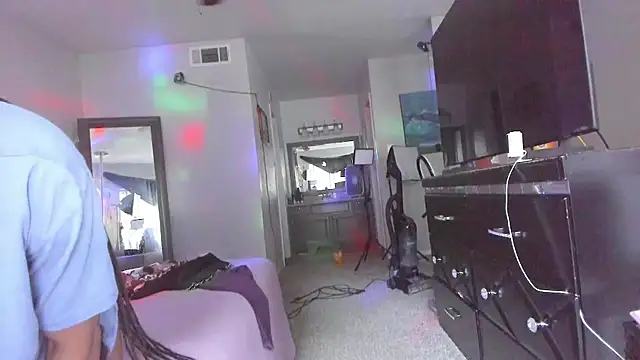 yiauana online show from March 2026 11:42:02 PM