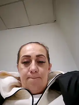 AvaLloyd online show from February 2025 02:43:02 PM