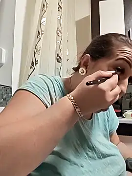 AvaLloyd online show from October 2025 02:01:02 AM