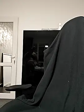 AvaLloyd online show from November 2025 03:50:02 AM