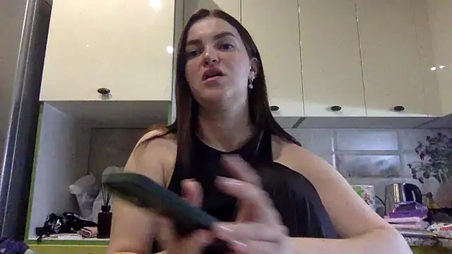 Karolina llove online show from September 2025 06:22:02 PM