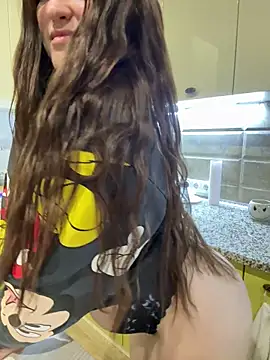 Karolina llove online show from November 2025 11:14:02 PM