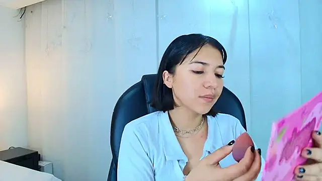 lina bedoya  online show from December 2025 11:30:02 AM