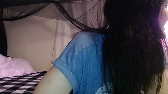 Snapshot of CrystalLakeXO chatting on June 2026 04:44:02 AM CrystalLakeXO online show from June 2026 04:44:02 AM