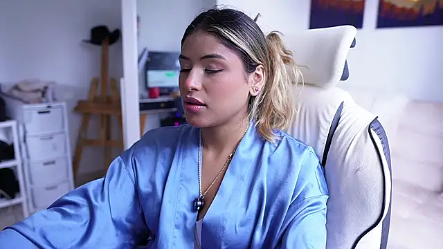 SaraParisi online show from February 2025 01:00:02 AM