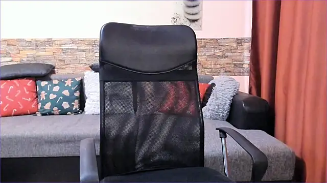 HotHunkTrainer online show from January 2025 12:01:02 PM