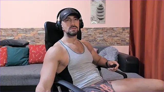 HotHunkTrainer online show from January 2025 09:02:02 AM