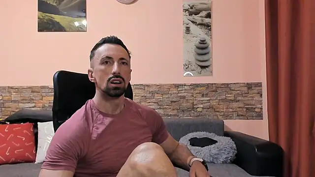 HotHunkTrainer online show from May 2026 08:32:01 AM