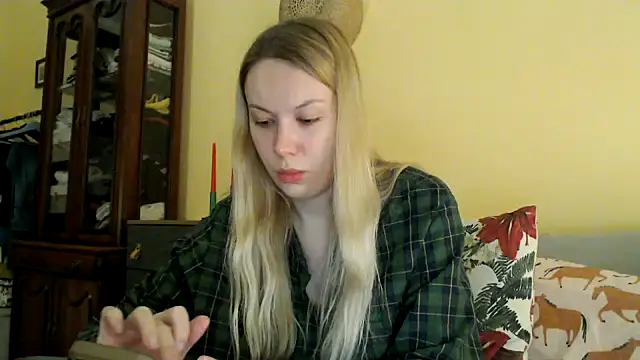 Scarlettford online show from December 2024 03:16:02 PM