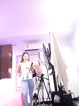 Snapshot of AnthonelaDuque chatting on February 2025 12:03:02 PM AnthonelaDuque online show from February 2025 12:03:02 PM