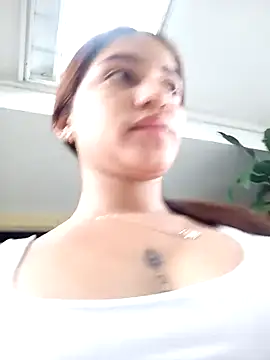 Snapshot of AnthonelaDuque chatting on October 2025 11:51:02 AM AnthonelaDuque online show from October 2025 11:51:02 AM