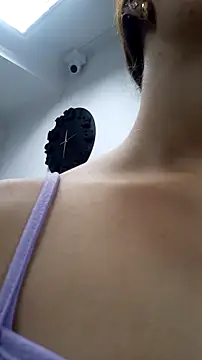 Snapshot of AnthonelaDuque chatting on November 2025 11:33:01 AM AnthonelaDuque online show from November 2025 11:33:01 AM