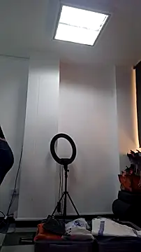 Snapshot of AnthonelaDuque chatting on November 2025 11:41:01 AM AnthonelaDuque online show from November 2025 11:41:01 AM