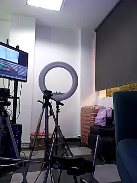 Snapshot of AnthonelaDuque chatting on November 2025 11:58:01 AM AnthonelaDuque online show from November 2025 11:58:01 AM