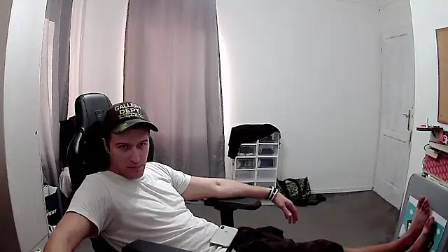 PKrisztian online show from October 2025 02:48:01 PM