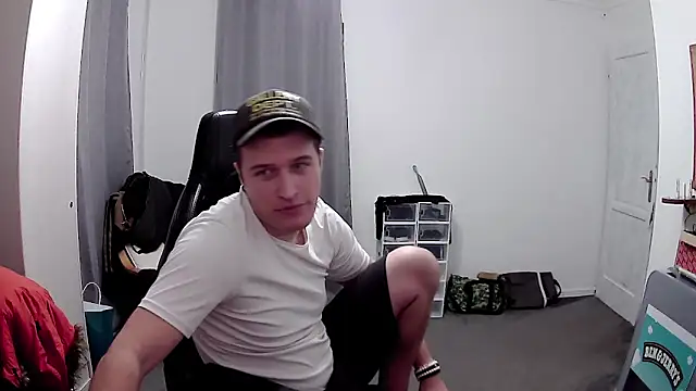 PKrisztian online show from April 2026 02:01:01 AM