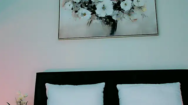 oh-my-mia online show from October 2025 09:51:02 AM