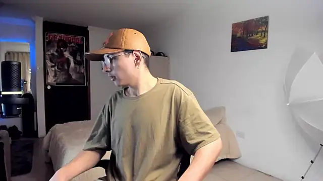 a lejandro 0 8 online show from December 2024 11:03:02 PM