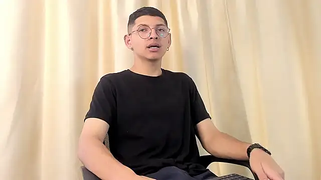 a lejandro 0 8 online show from January 2025 02:44:01 PM