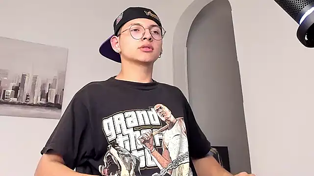 a lejandro 0 8 online show from March 2025 04:05:02 AM