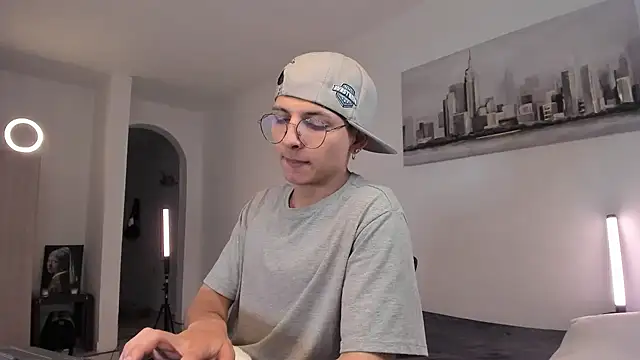 a lejandro 0 8 online show from March 2025 10:22:01 AM