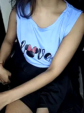 Snapshot of Leeeezzzz_roy chatting on January 2025 07:49:01 PM Leeeezzzz roy online show from January 2025 07:49:01 PM