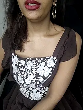 Snapshot of Leeeezzzz_roy chatting on February 2025 08:01:01 PM Leeeezzzz roy online show from February 2025 08:01:01 PM