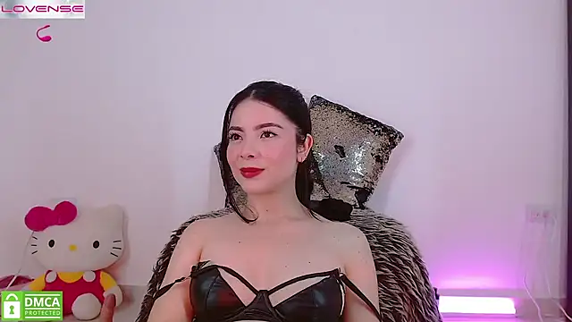Snapshot of LauryMoons chatting on May 2026 12:16:01 AM LauryMoons online show from May 2026 12:16:01 AM