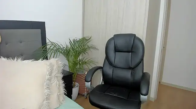 Snapshot of charlotte_tiller chatting on December 2024 08:39:02 PM charlotte tiller online show from December 2024 08:39:02 PM